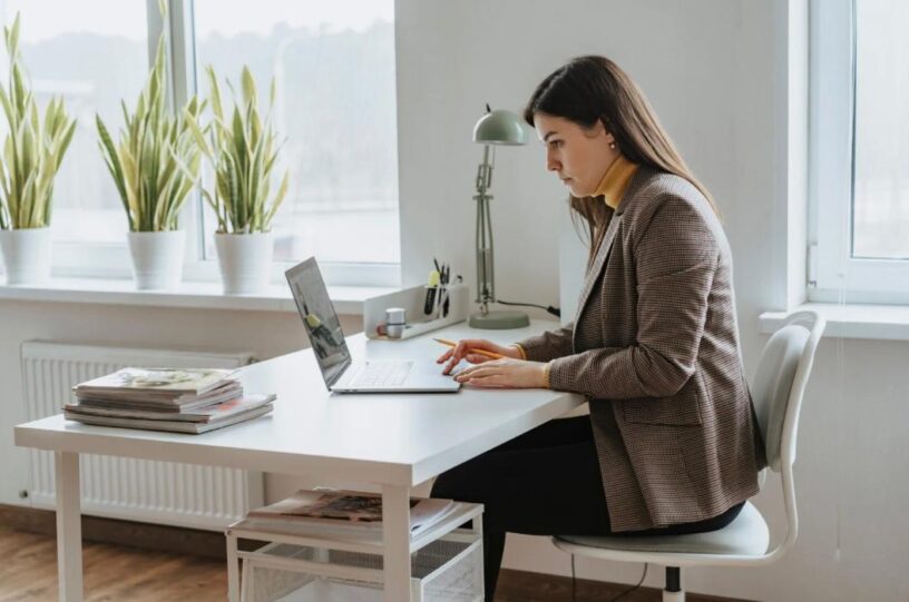 prawidłowe siedzenie